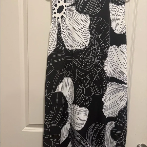 GNW Black and White Midi A-line Sleeveless V-neck Dress - Picture 5 of 5